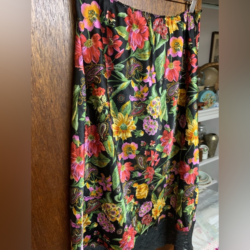 Vanity Fair Floral Slip Skirt Lace  Polyester Under Garment Size Small/Medium - Picture 5 of 7